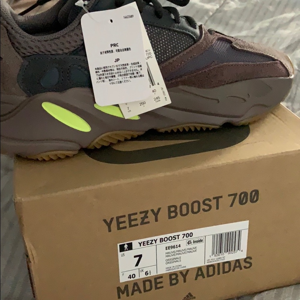 Yeezy Boost 700 (mauve)